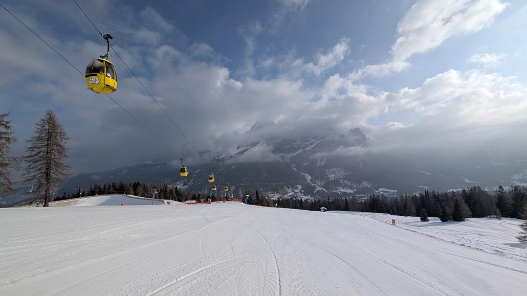 Tolle erste Abfahrt an der Gondelbahn Sorega!
