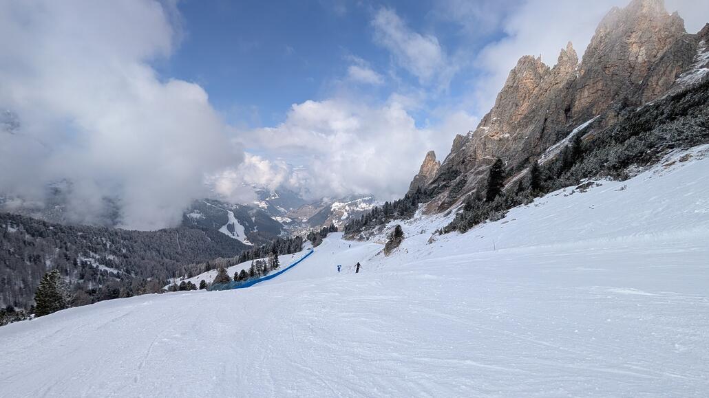 Schwarze Abfahrt nach Wolkenstein, oben gut zu fahren unten schon sehr weich