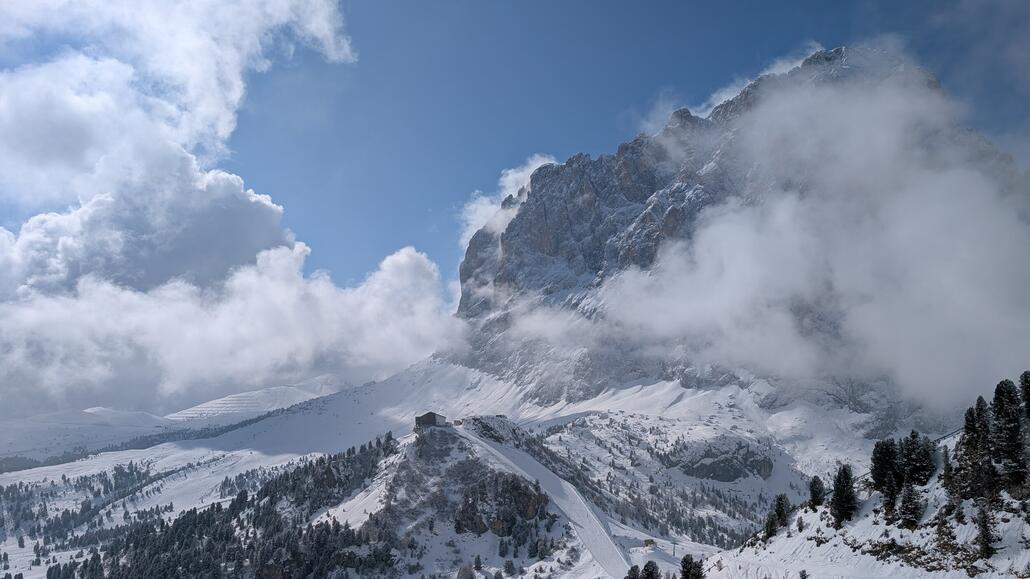 Tolles Panorama zum Lankoz, die bisschen Wolken heute verschönern das Panorama sogar!