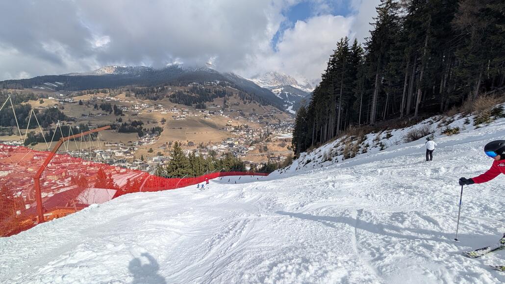 Die Talabfahrt ist schon ein ziemlich umgepflückter Acker um 11:30 Uhr
