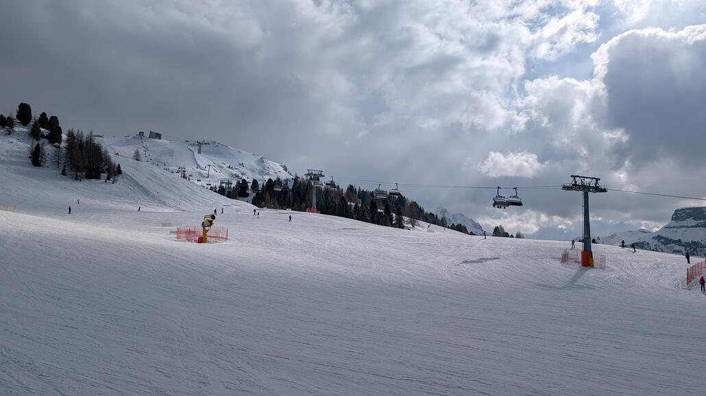 Für mich neue Col Rossi Sesselbahn, die muss ich noch mitnehmen. Und zwar ein vernünftiges Exemplar von Doppelmayr mit Haube und allem was dazu gehört.