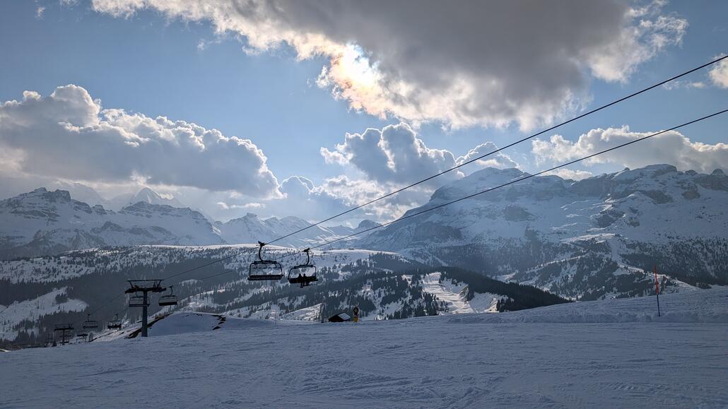 Der Litt fährt schön schnell und erschließt eine schöne lange blaue Abfahrt bei der man richtig durchheizen kann!