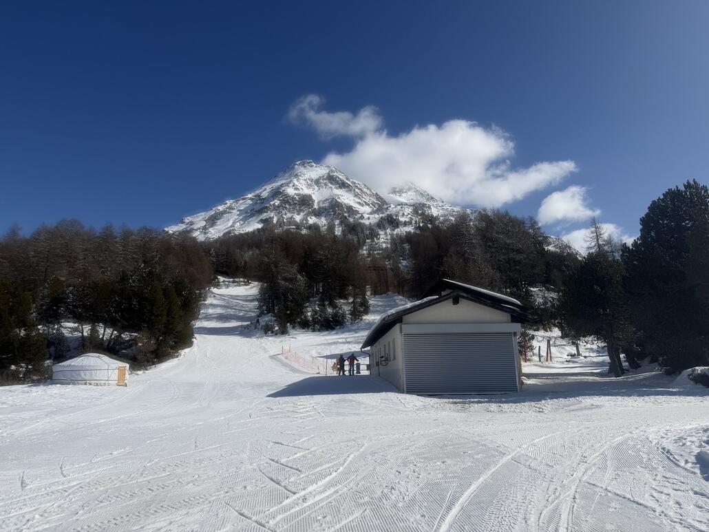 Talstation und Zielhang