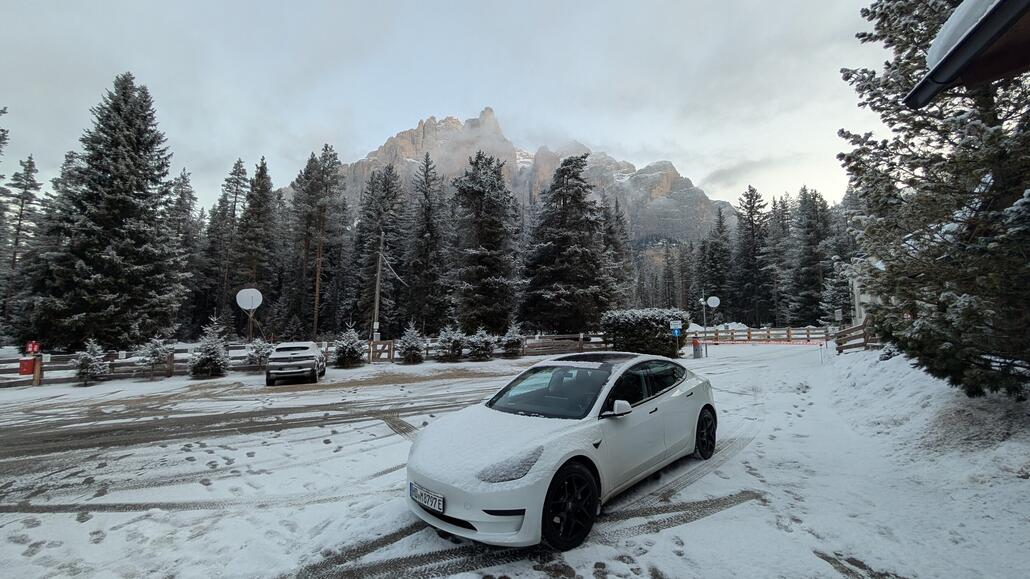Um 7 Uhr geht's los am Campingplatz mit letztem Dolomiten Blick