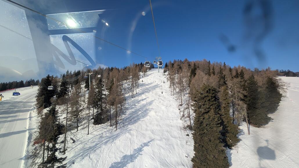 Schnell und komfortabel geht's hoch. Die Bahn macht schon um 8:15 aus, da habe ich dann wohl die ersten 20 Minuten verpasst heute.