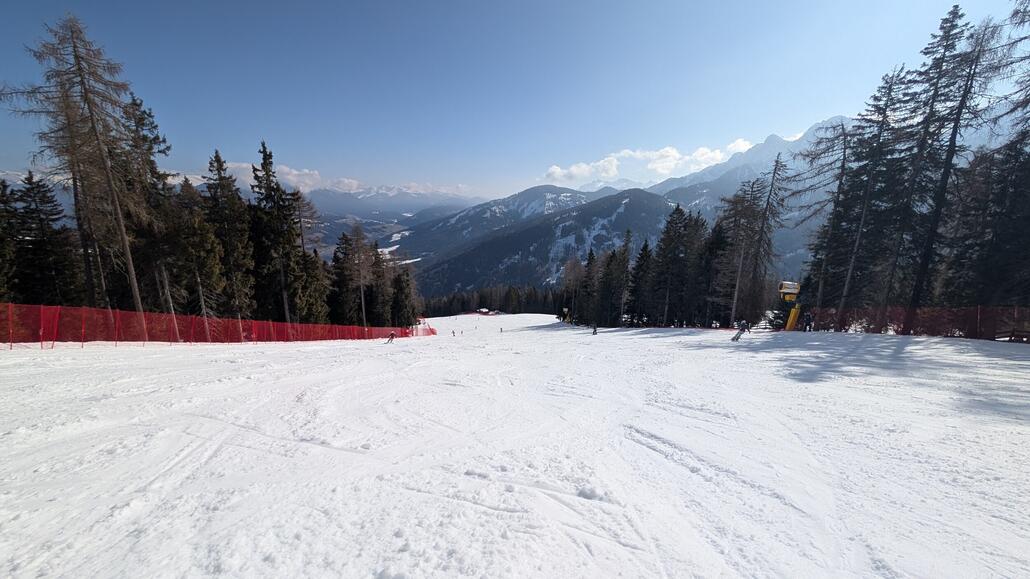 Unten sind die Pisten bereits kurz nach 10 Uhr zerpflügt