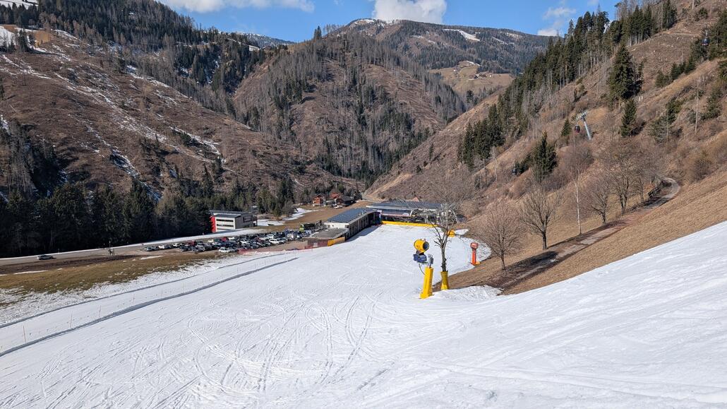 Da ich noch Zeit habe und am Kronplatz selbst schon alles erledigt habe entscheide ich mich spontan den kostenlosen Skibus nach Alta Badia zu nehmen, um dort auch im Sektor Abtei die neuen Bahnen zu fahren