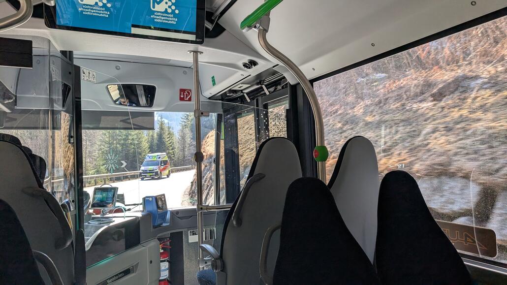 Alle 40 Minuten fährt der Bus, die Reise dauert 20 Minuten