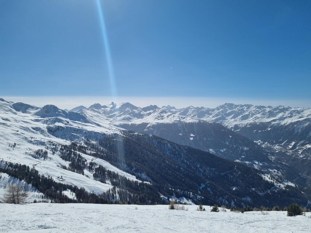20260304_125834.jpg (853.76 KiB) 752 mal betrachtet Und nach Süden.<br />Genügend geeignetes Terrain für potenzielle Erweiterungen des Skigebiets gäbe es hier definitiv.