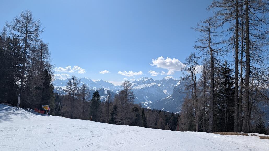 Weitblick Richtung Sella Massiv und Marmolada