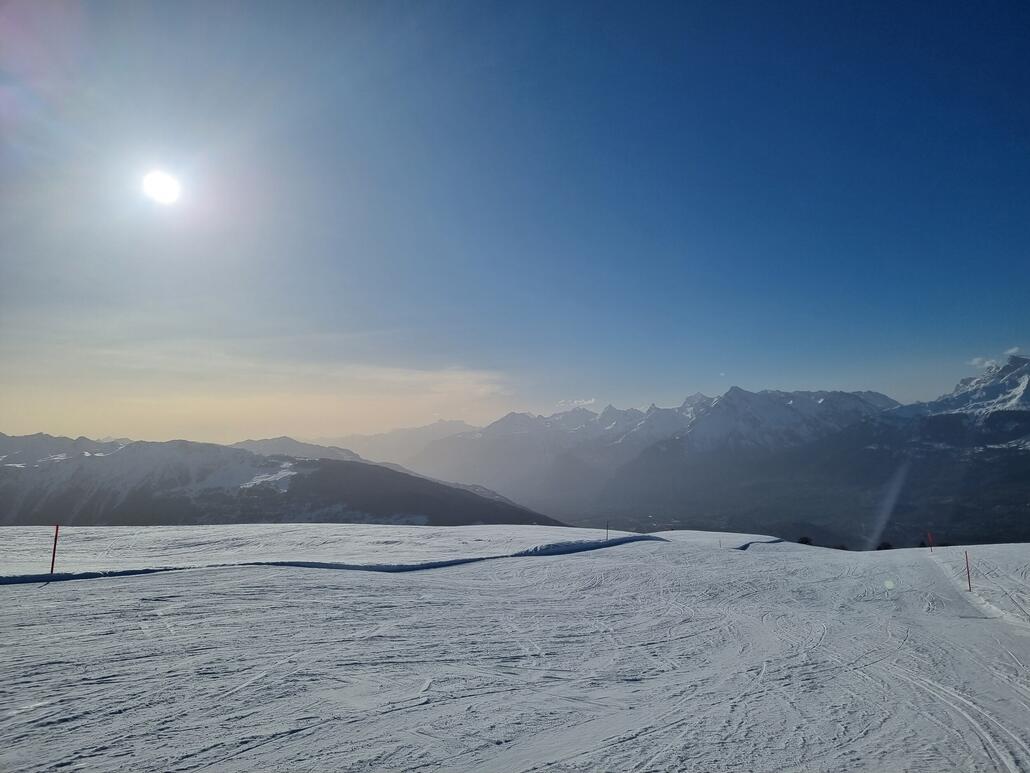Mit dem letzten Combesessel um 16.15 hoch vor der letzten Talabfahrt in der coolen Nachmittagssonne