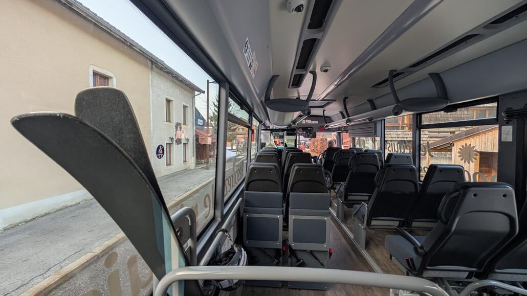 Mit dem Bus geht es innerhalb von 10 Minuten nach Lelex