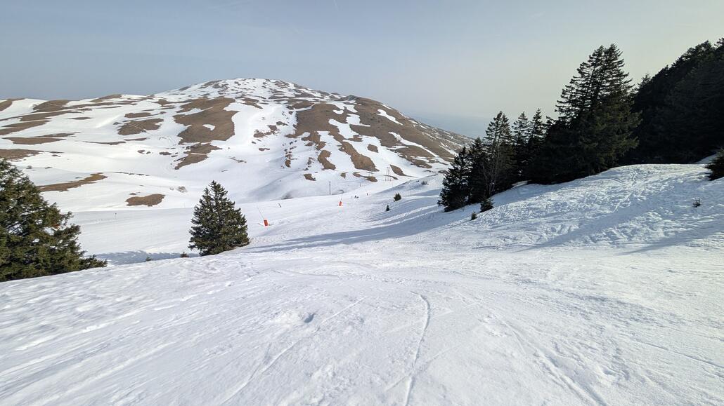 Es gibt sogar einigermaßen genug Schnee um auch ein bisschen off piste zu gehen