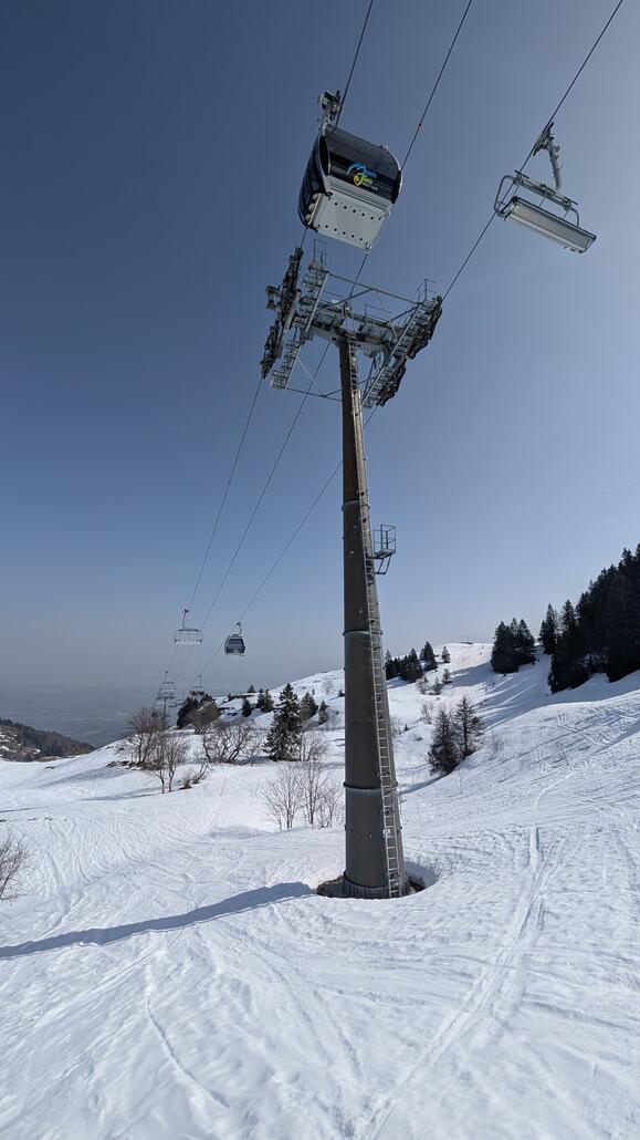 Toll hier, hat sich gelohnt! Langsam wird's Zeit in das andere Skigebiet zu wechseln, aber theoretisch könnte ich hier den Tag noch zuende fahren, tolles Gebiet!