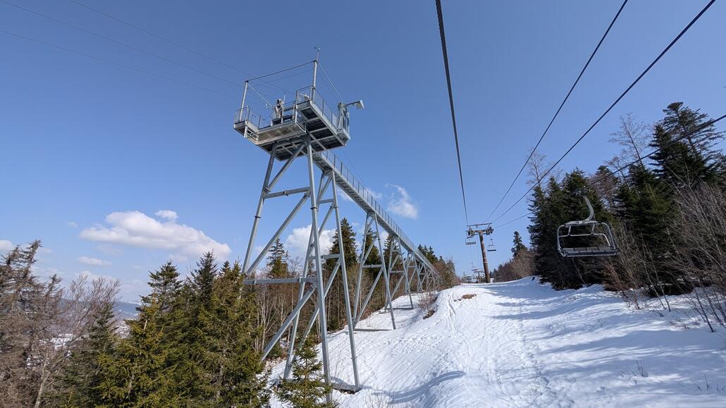 Startpunkt der Zipline, scheint im Winter geschlossen zu sein oder zumindest jetzt gerade