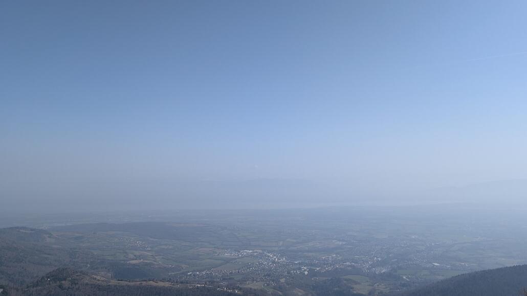 Auch hier in der Theorie ein wunderschöner Blick zum Genfersee und nach Genf inklusive den verschneiten Bergen dahinter