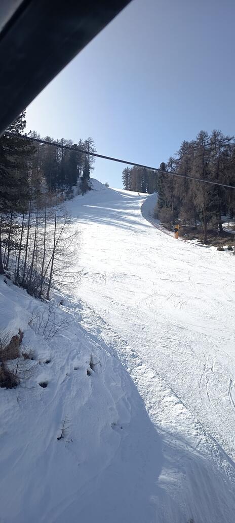 Teil der hellroten Talabfahrt