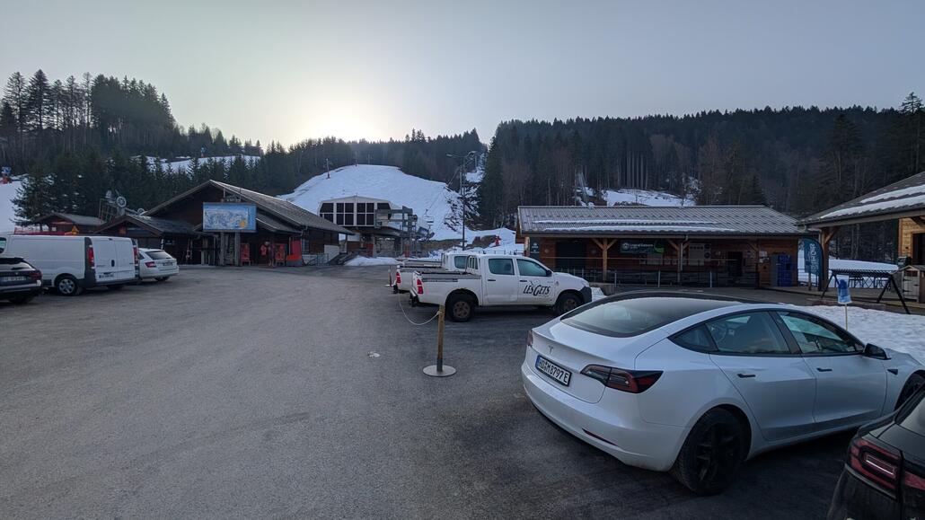 Perfekter kostenloser Parkplatz sogar asphaltiert!