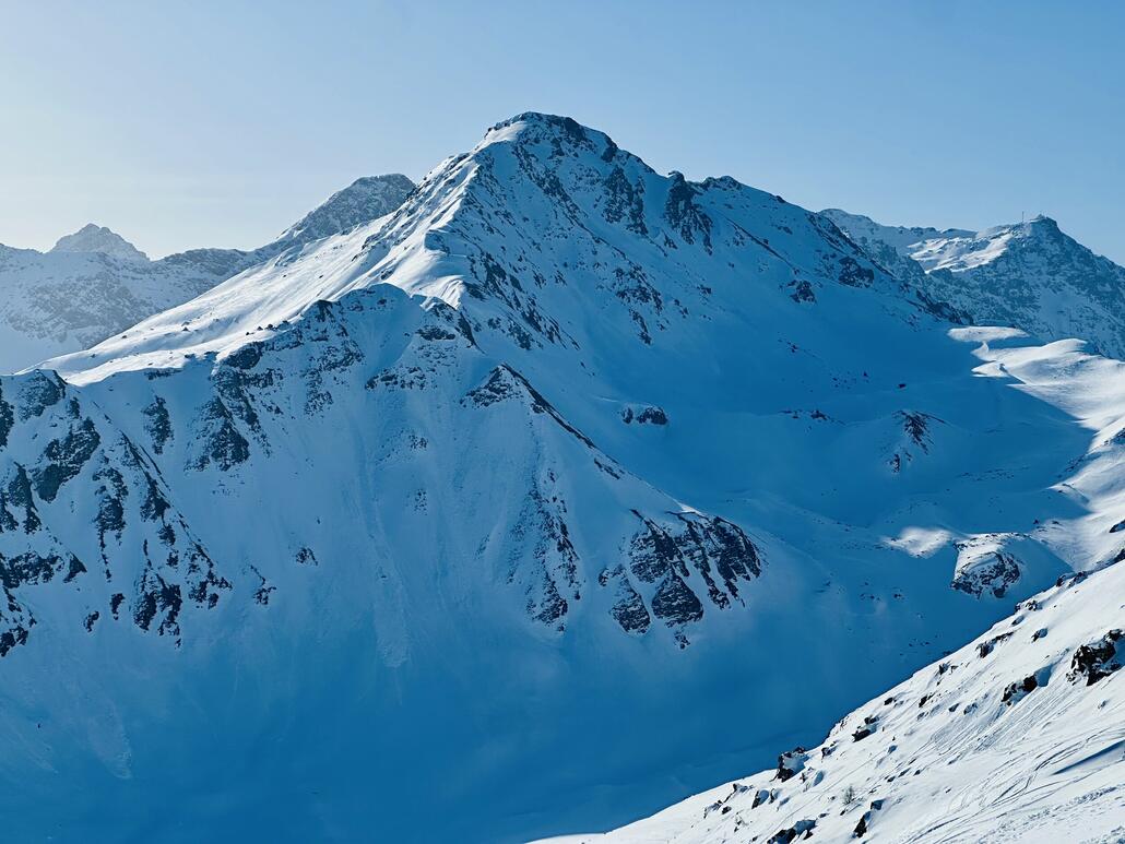 Und rechts hinten sollte das Rothorn der Lenzerheide sein.