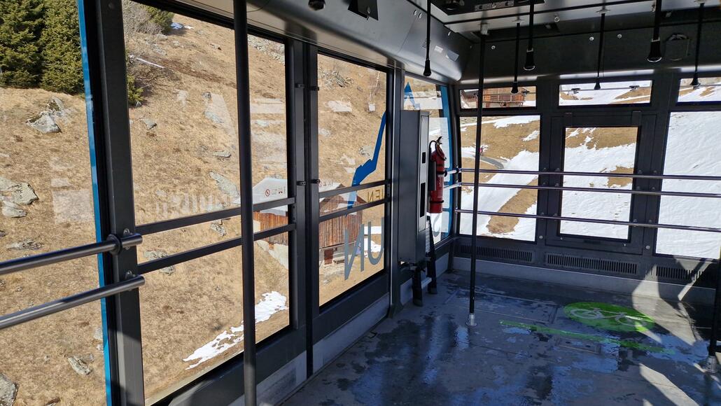 20260308_133125.jpg (1.17 MiB) 2777 mal betrachtet Um 13.30 waren nicht mehr gerade viele Leute auf der Bergfahrt nach Cuolm da Vi.