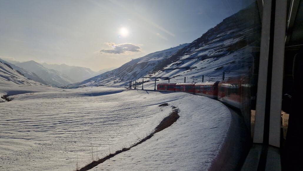 20260308_170301.jpg (1.12 MiB) 2777 mal betrachtet Gemütliche MGB Fahrt zurück von Sedrun nach Nätschen.