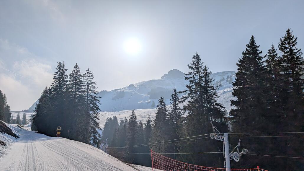 Blickrichtung Skigebiet zuerst geht es mit dem Sessellift zum höchsten.