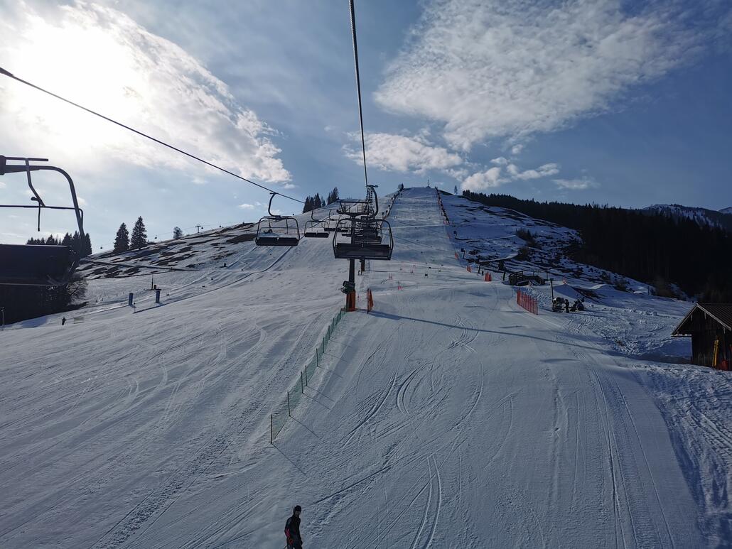 1. Einmal Almbahn in Leogang. Den fahr ich so selten. Gute Pisten in der Früh.