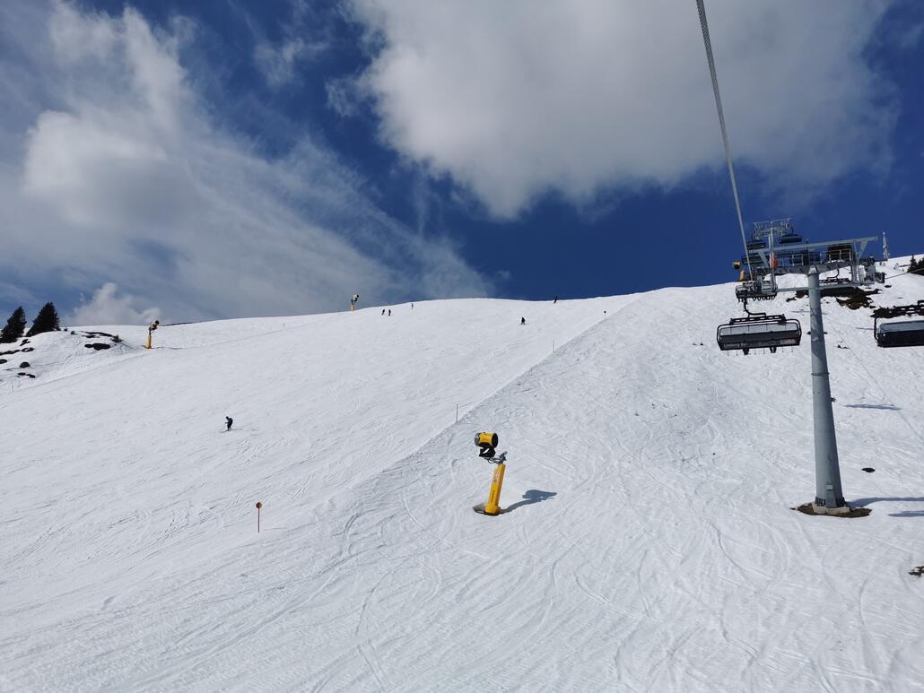 5. Limberg. Zwar breite Piste aber schon zu weich und zerfahren.