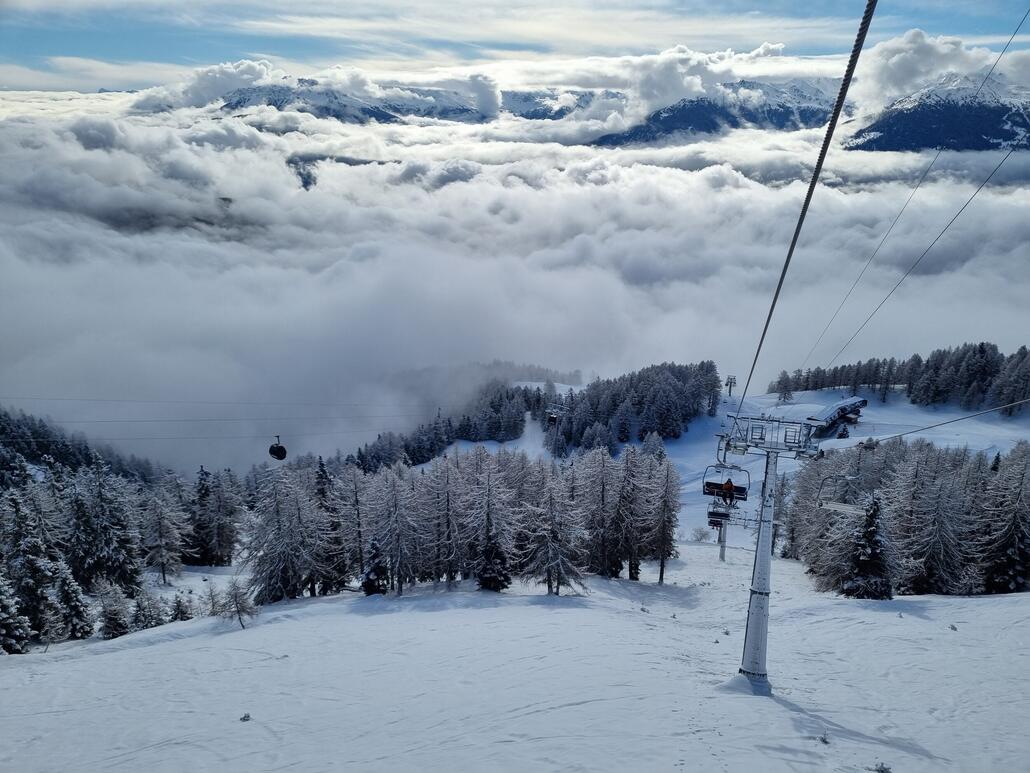 Hier im Grillesses, das Stück von der Talstation der neuen TC runter war heute grausig.<br />Hier hat es reingeregnet und durch die späte Präparierung sehr grosse Versätze in der Piste.<br />Der obere Teil war aber sehr gut