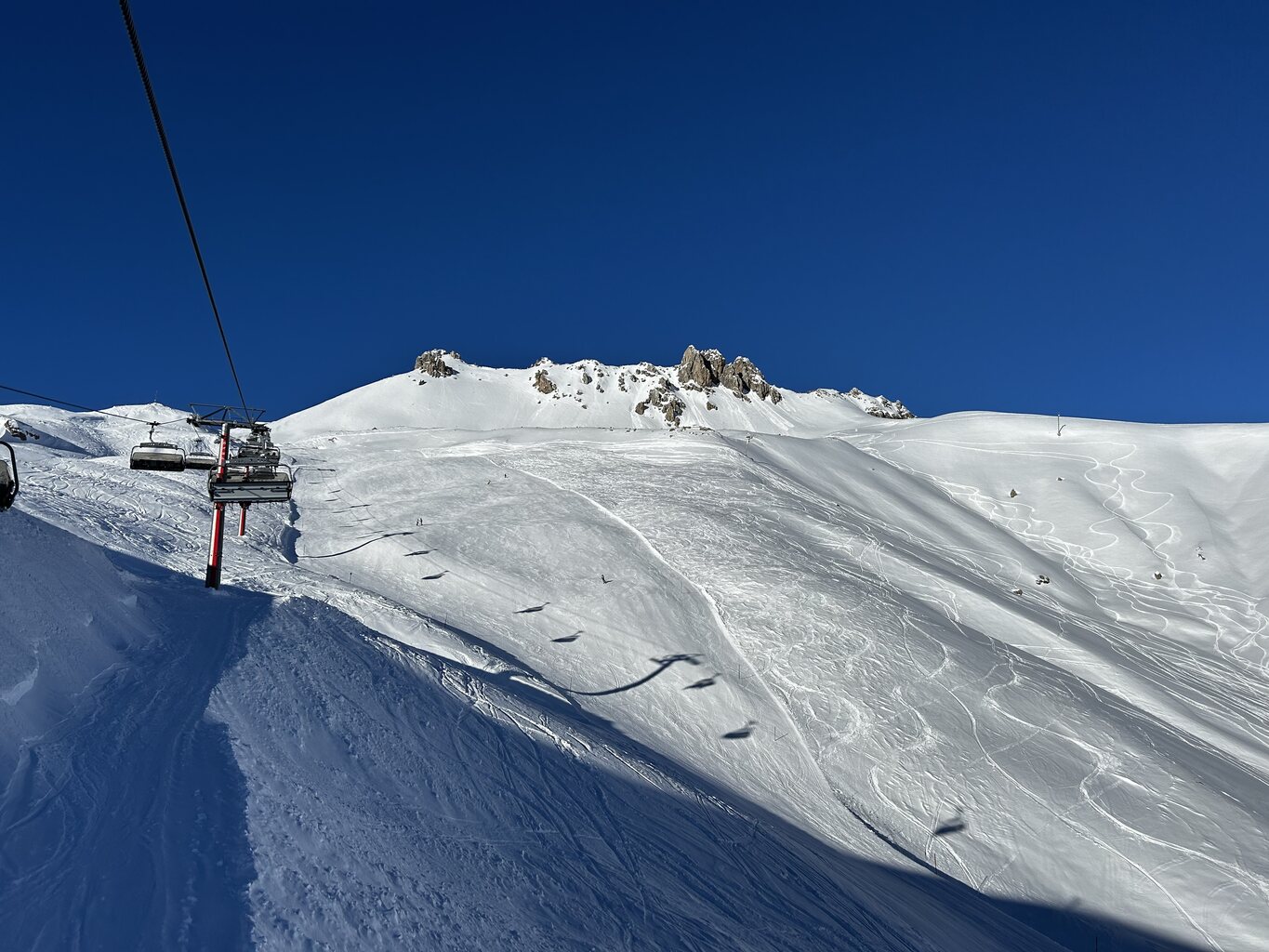 Trais Fluors hat mit 3 Pisten gute Abwechslung. Generell haben hier jeder Lift mehrere Pistenvarianten. Auch das hat mich überzeugt.
