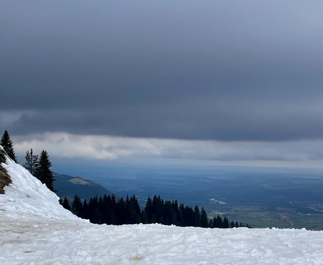 Später kam dann die Kaltfront, welche in der Schweiz zu +50cm Neuschnee geführt hat.