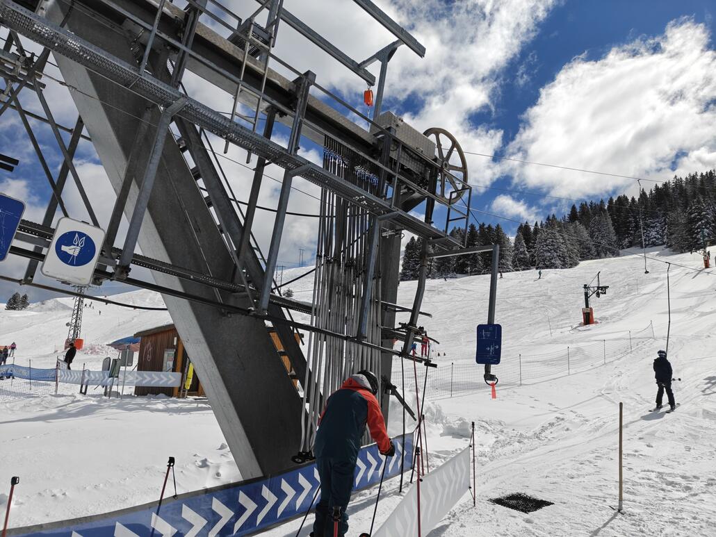 Stangenschlepplift "Monthoisey" der einige schöne Abfahrten erschliesst