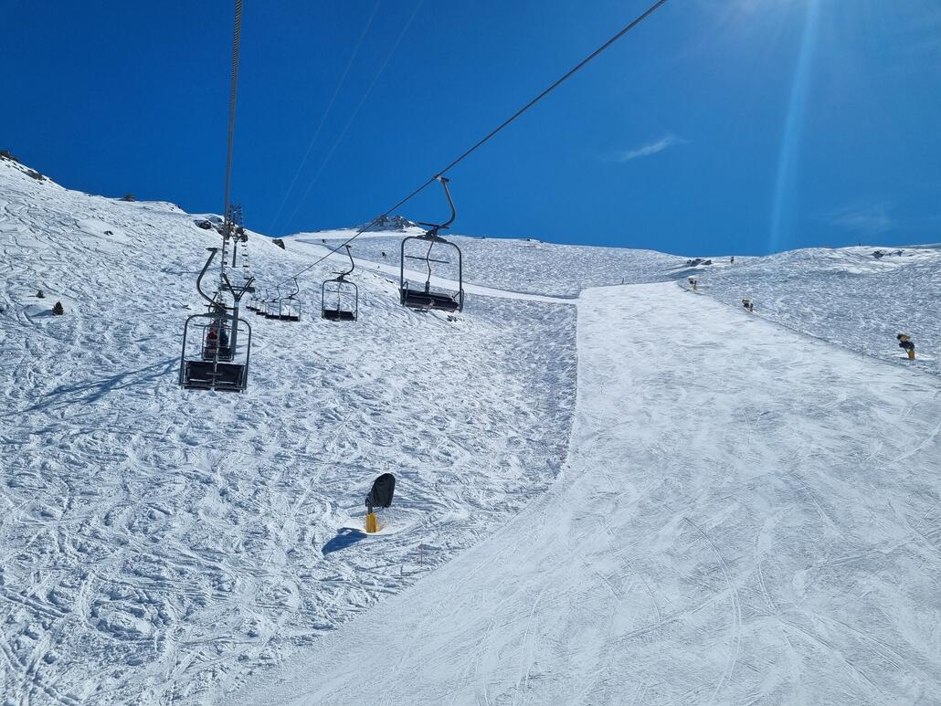 Um 11.30 ging es dann rüber. Hier einer meiner letzten Fahrten mit dem Greppon Blanc 3 Sessel. Der wird bald abgerissen und ersetzt