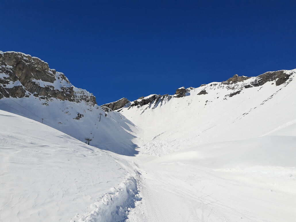 Lawine, hier dürfte diese Saison nichts mehr gemacht werden. Lohnt sich nicht.