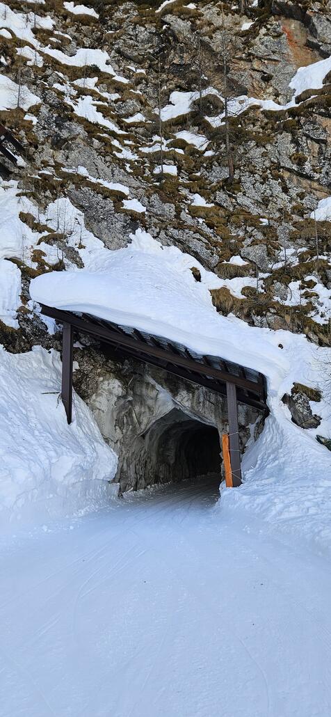 Tunnel auf der Talabfahrt nach Leukerbad