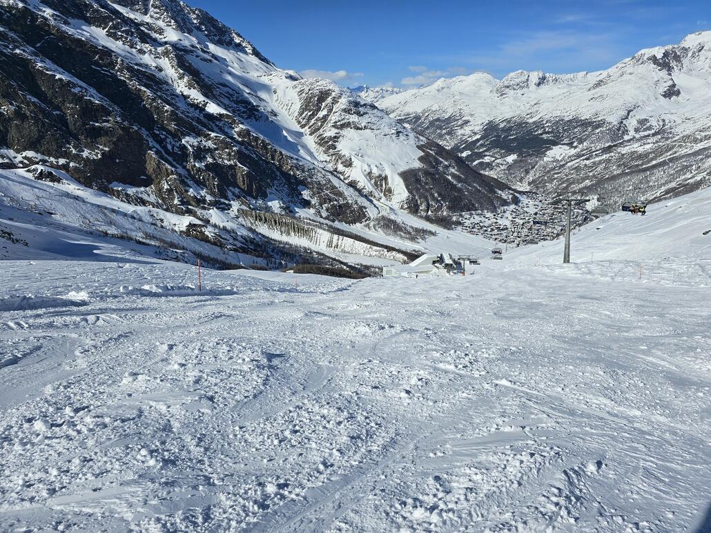 Pistenzustand am Nachmittag mit vielen Haufen, hier auf der 6 an der KSB Morenia