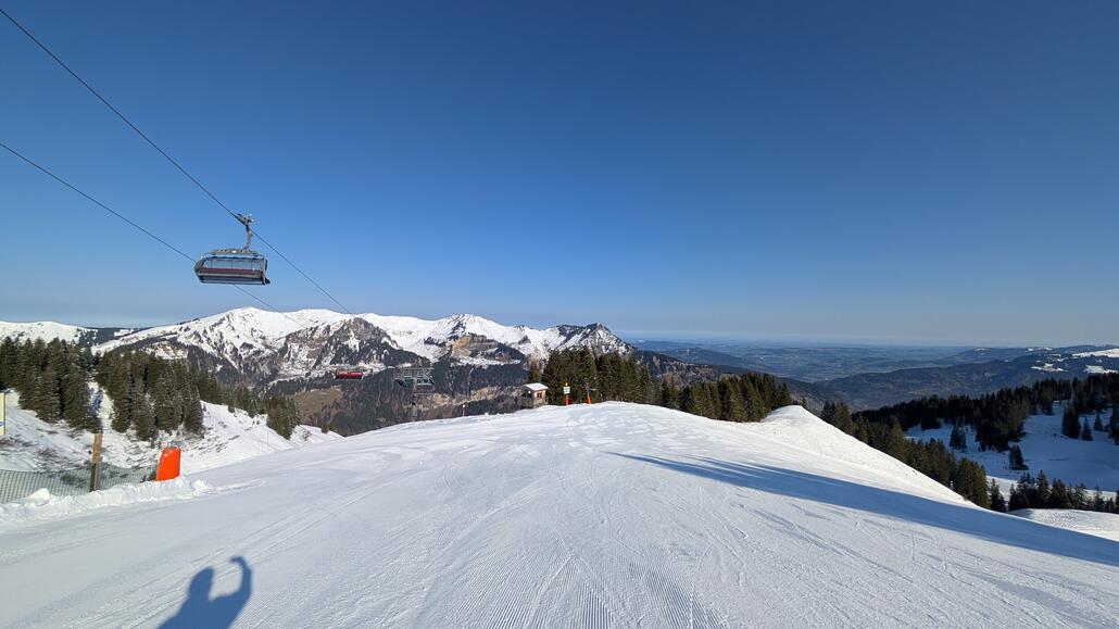 Die Suttis Bahn hat plötzlich Hauben Sessel, habe ich gar nicht mitbekommen