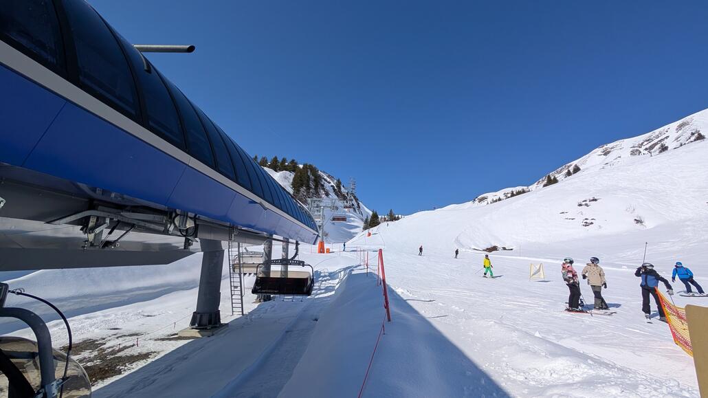 Weiter zum Ragazer Blanken, die Piste hier her von der Hohes Licht Bergstation scheint ausgebaut worden zu sein