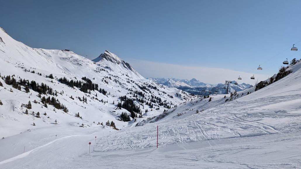 Inzwischen 3 moderne 6er Sesselbahnen hier