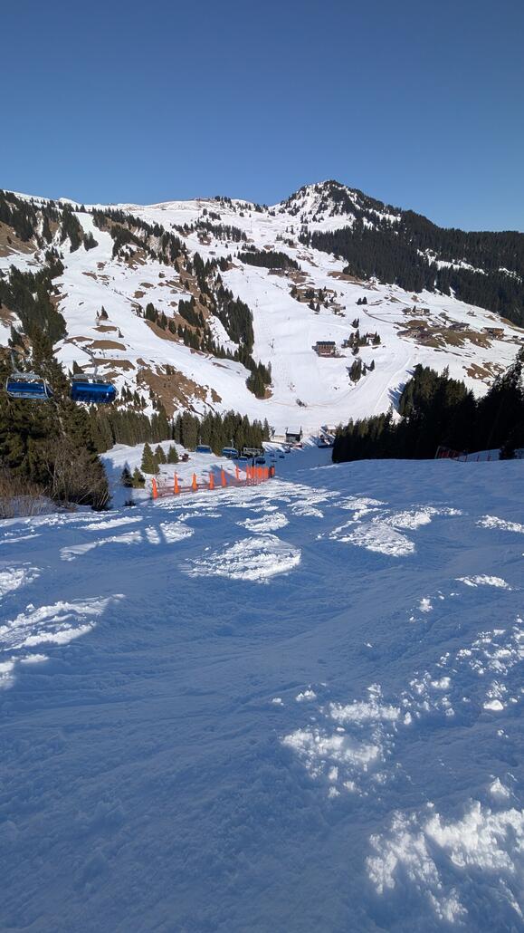 Nun geht's noch zur Sunegg Buckel Piste. Leider war die gar nicht schon zu fahren, da die Buckel hart und eisig waren, da wäre ein Südhang besser gewesen
