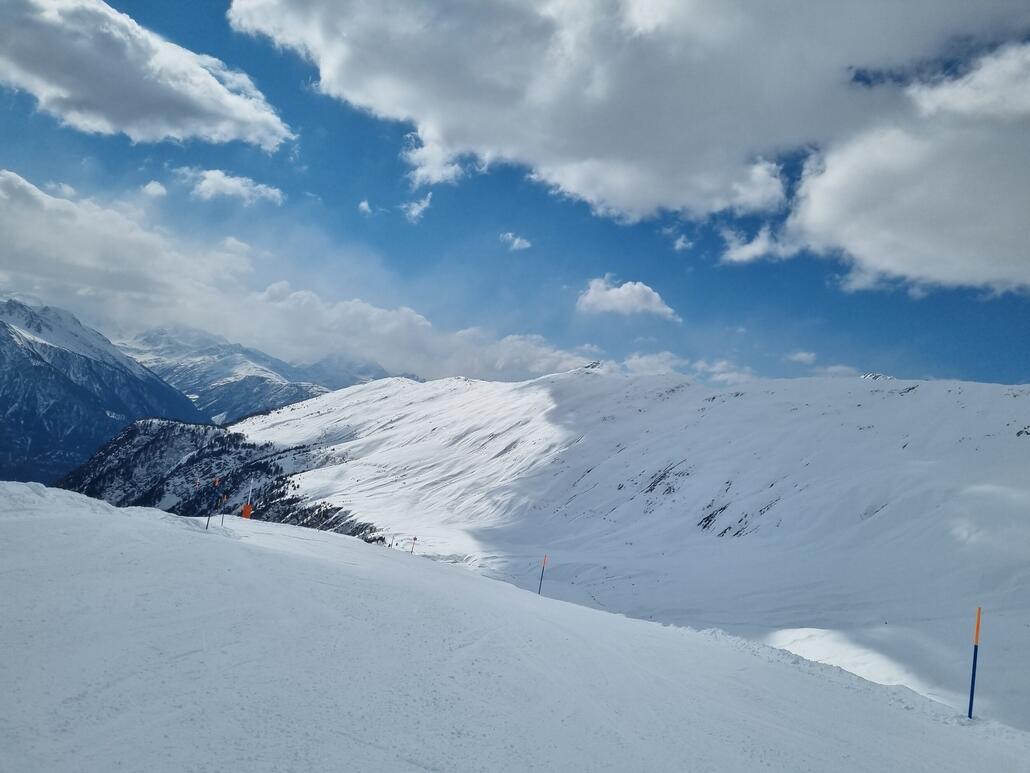 Hier an einer der vielen Pistenvarianten am Sparrhorn. Mir gefiel es heute deutlich besser als bei meinem ersten Besuch, dort war allerdings das Wetter auch schlechter