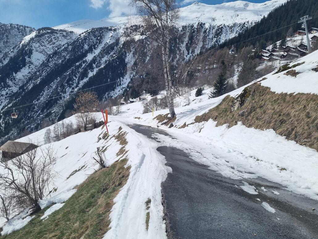 ...und noch knapper. Mit einer kurzen Ausnahme aber noch ohne Abschnallen runtergekommen. Das geht nicht mehr lange