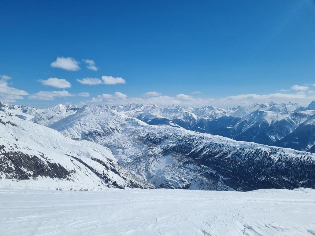 Am Aussichtspunkt Richrung Aletsch Gletscher und Arena