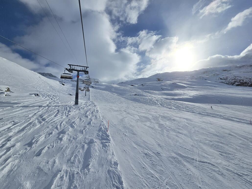 Kurz vor 16 Uhr kommt die Sonne hervor.