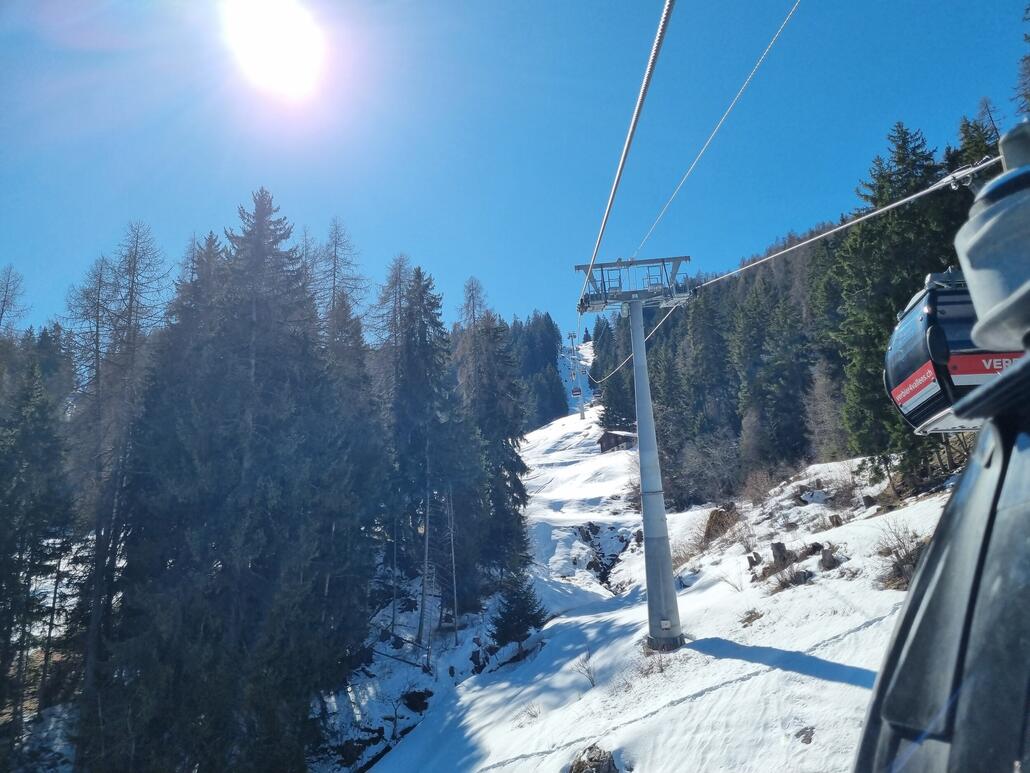 Seilbahnauffahrt. Das Teilgebiet ist über Le Chable mit dem Rest des Gebiets verbunden