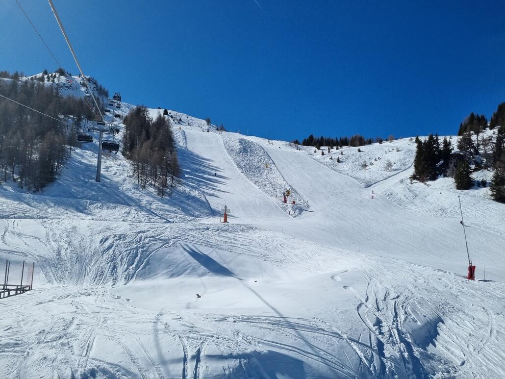 Pisten am Pasay. Steil und höhenmeterintensiv mit dem schnellen Sessel dabei. Cool hier