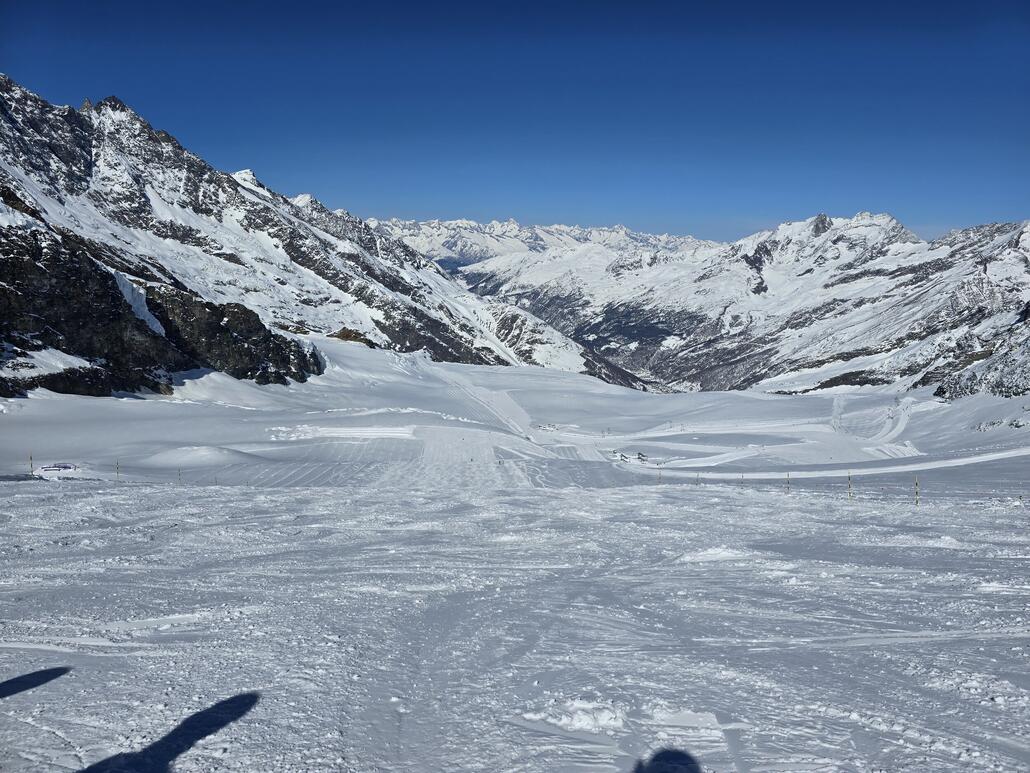 Piste an den Gletscherliften Allalin 2+3