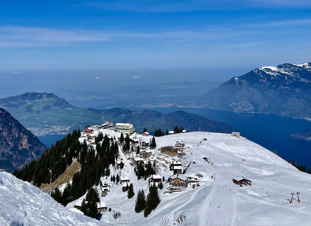 Wieder zurück im Winter, Blick auf die Klewenalp hoch über dem Vierwaldstättersee