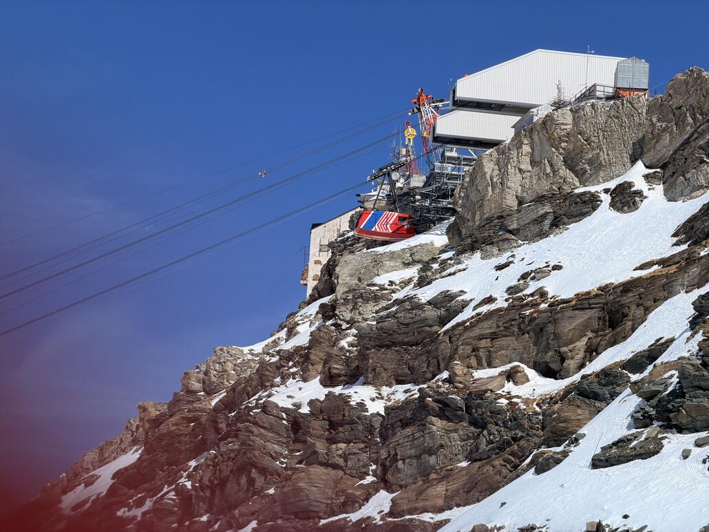 Furchtbar wie man die schönen Kabinen der PB auf Plateau Rosa verunstaltet hat.