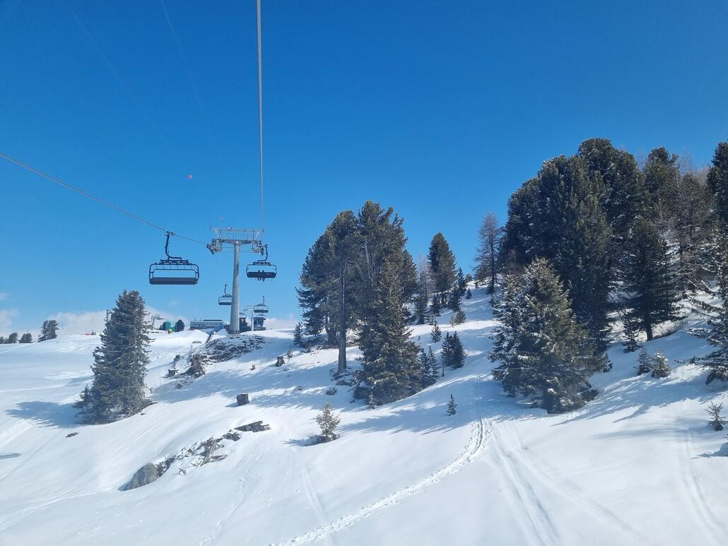 Der Hang an der Bahn nach Nendaz ist sonst oft schneefrei